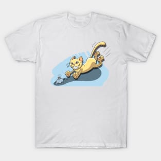 CAT FOLLOWING A MOUSE Funny Kitty T-Shirt